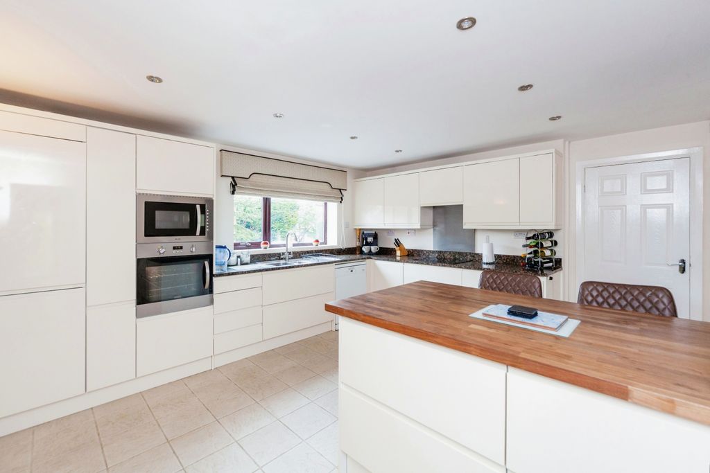 Property photo 1 of 15 Kitchen