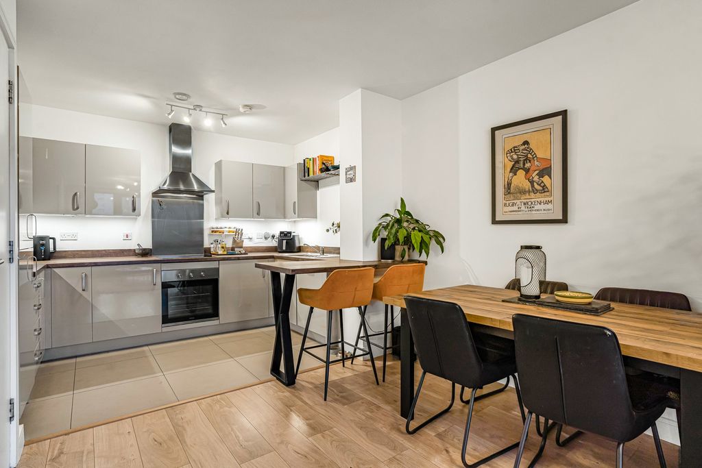 Property photo 2 of 23 Reception/Kitchen