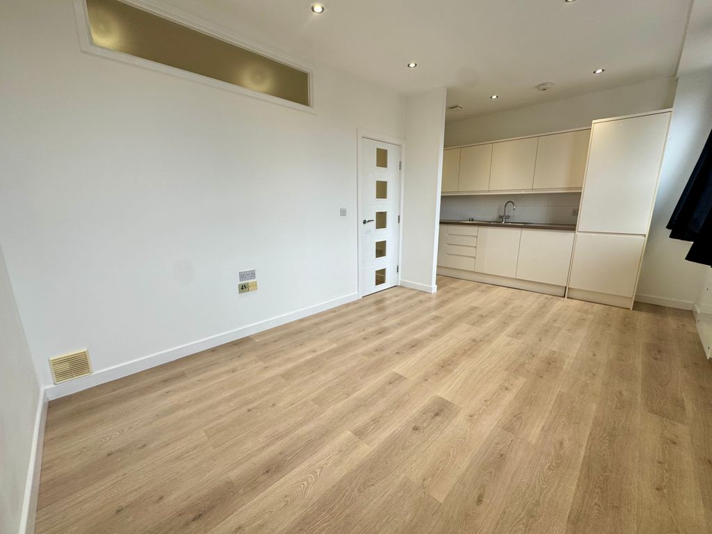 Property photo 1 of 6 Image