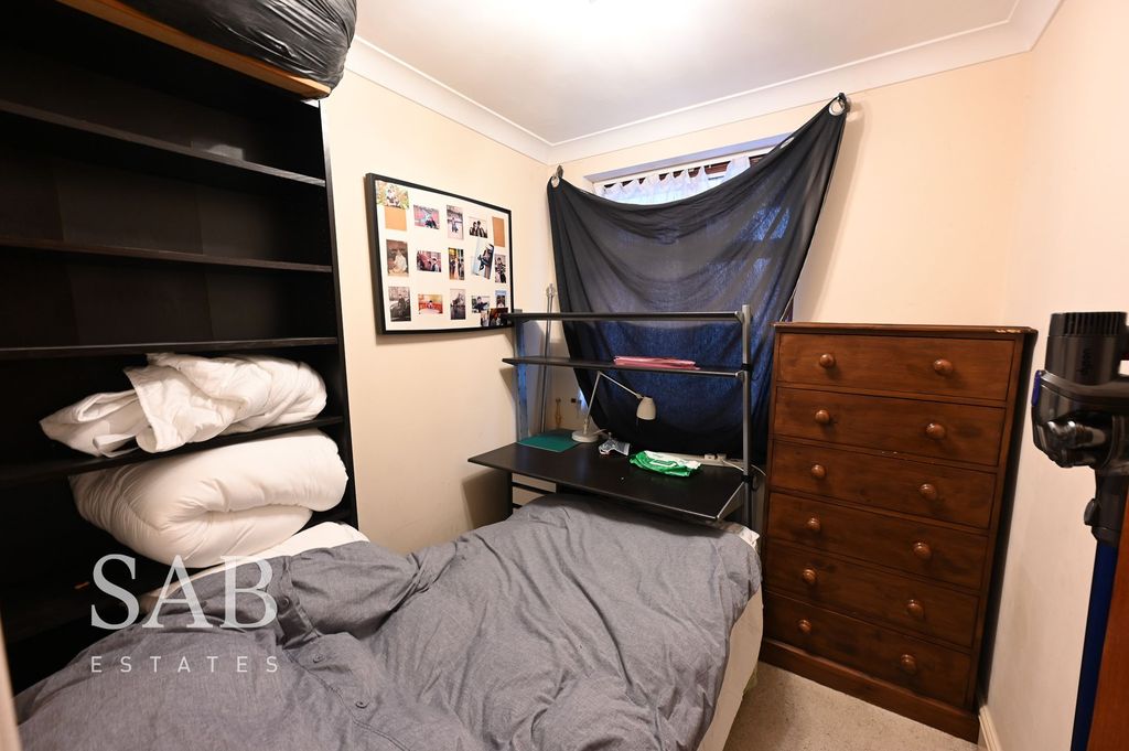 Additional image 9 of 4 bed semi-detached house for saleChinnor Crescent, Greenford UB6