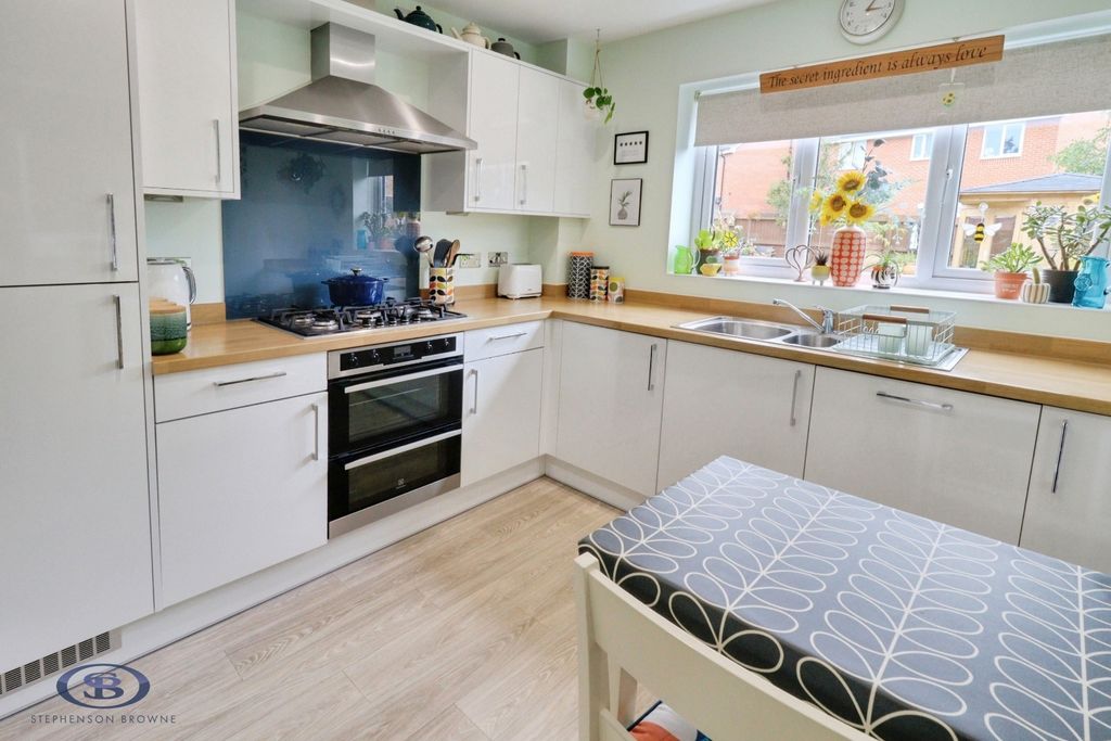 Property photo 2 of 40 Pbox-Img.Jpg