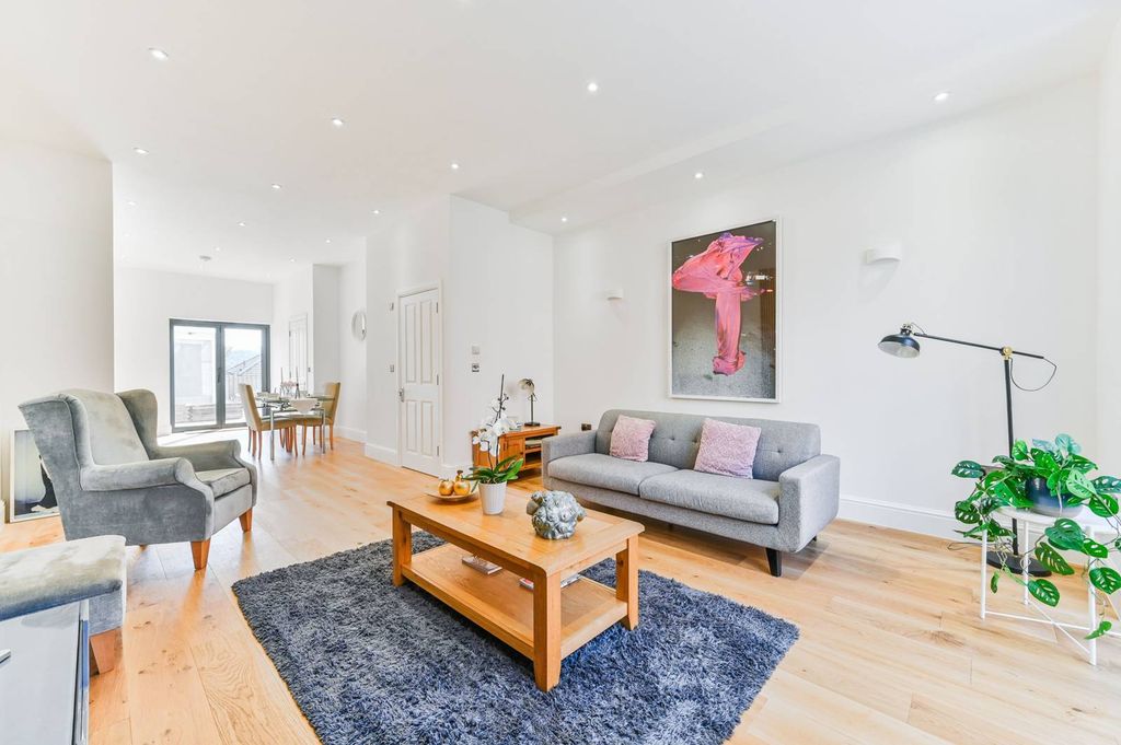 Property photo 2 of 26