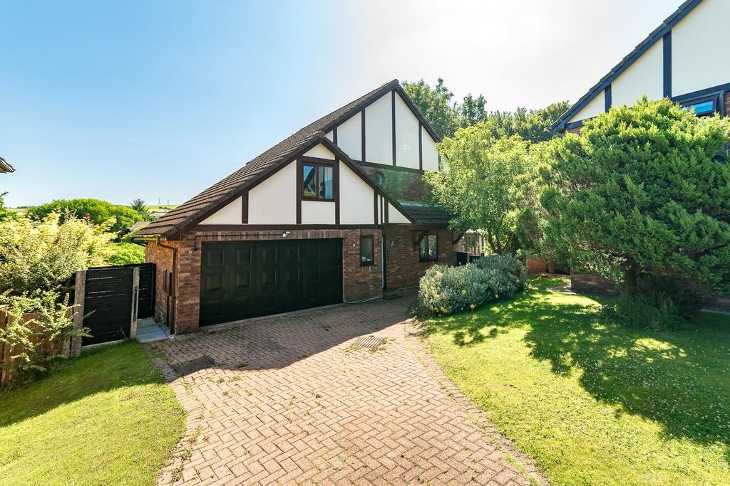 Property photo 1 of 31 9 Kirkdale Close External-3.Jpg