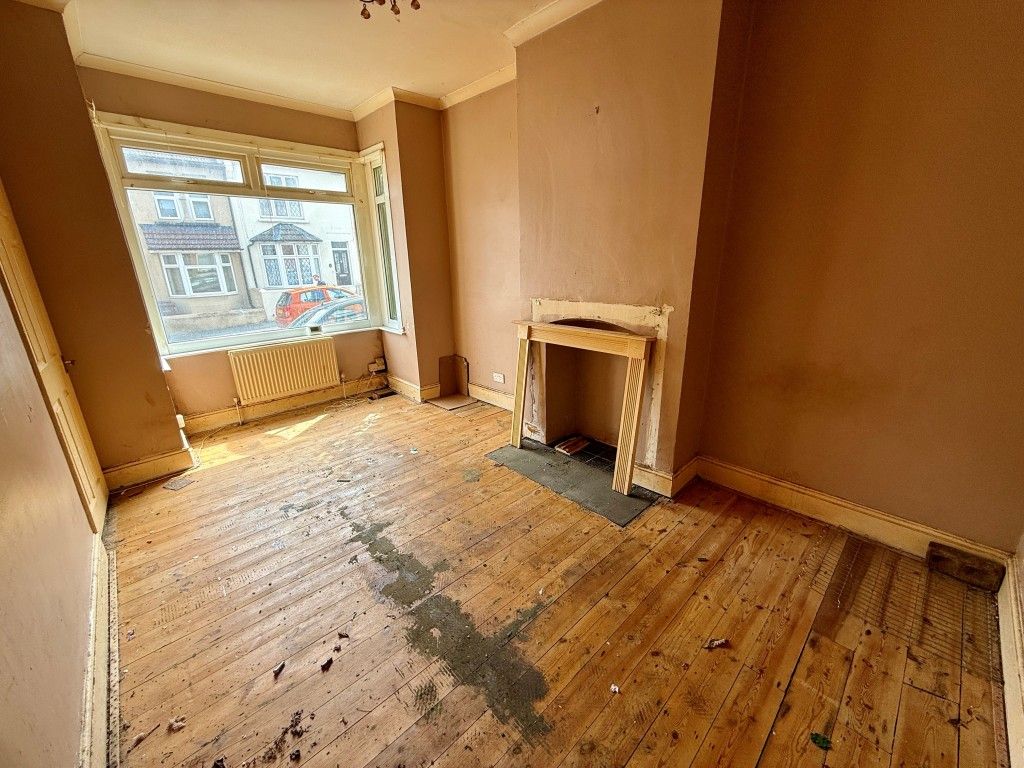 Property photo 3 of 10 Living Room