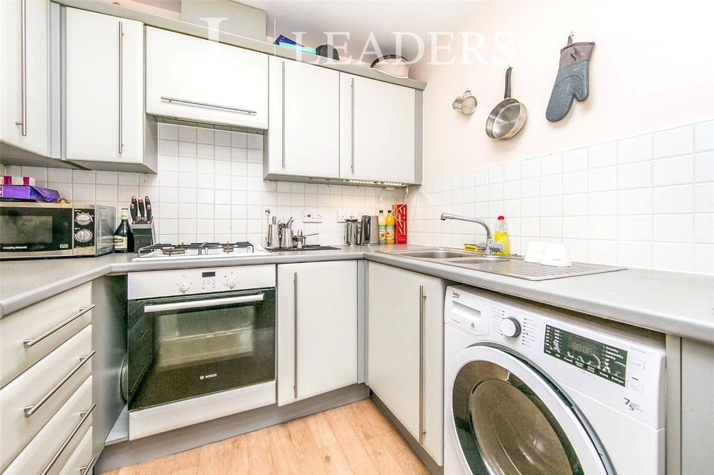 Property photo 3 of 11 Kitchen