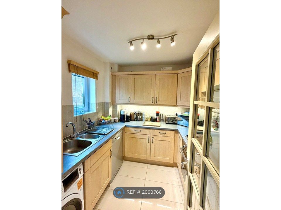 Property photo 2 of 6 Kitchen