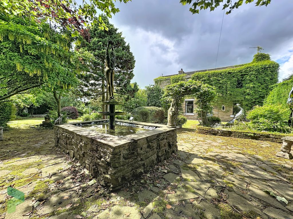 Property photo 1 of 80 Pond. Gardens And Original Access