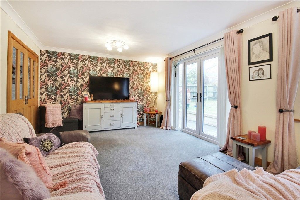 Property photo 2 of 12 Lounge