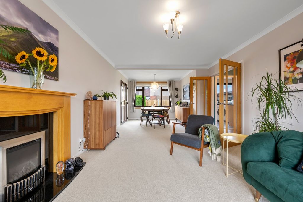 Property photo 3 of 27