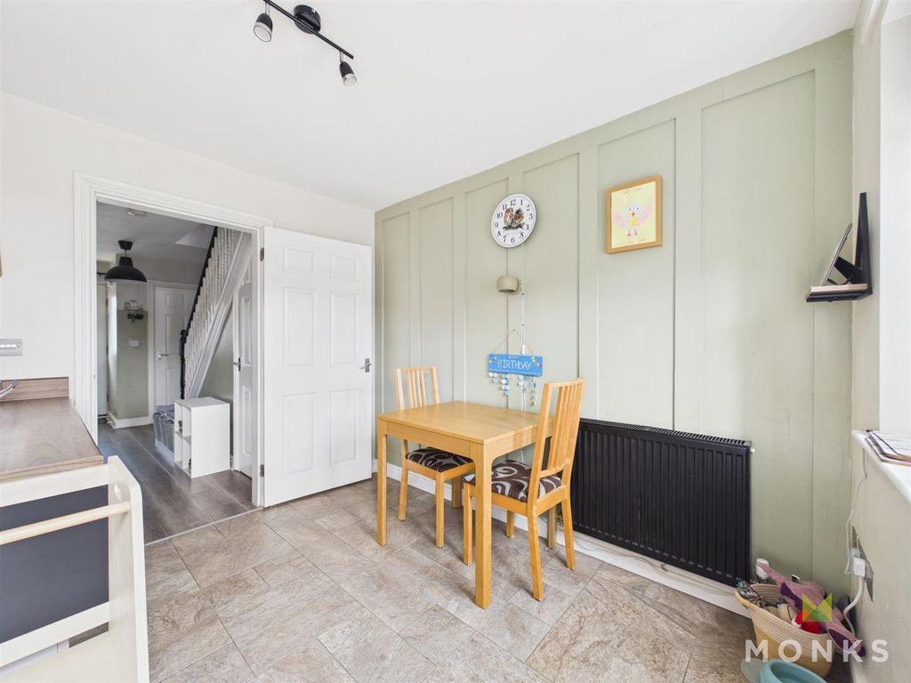 Property photo 3 of 11 Dining Room
