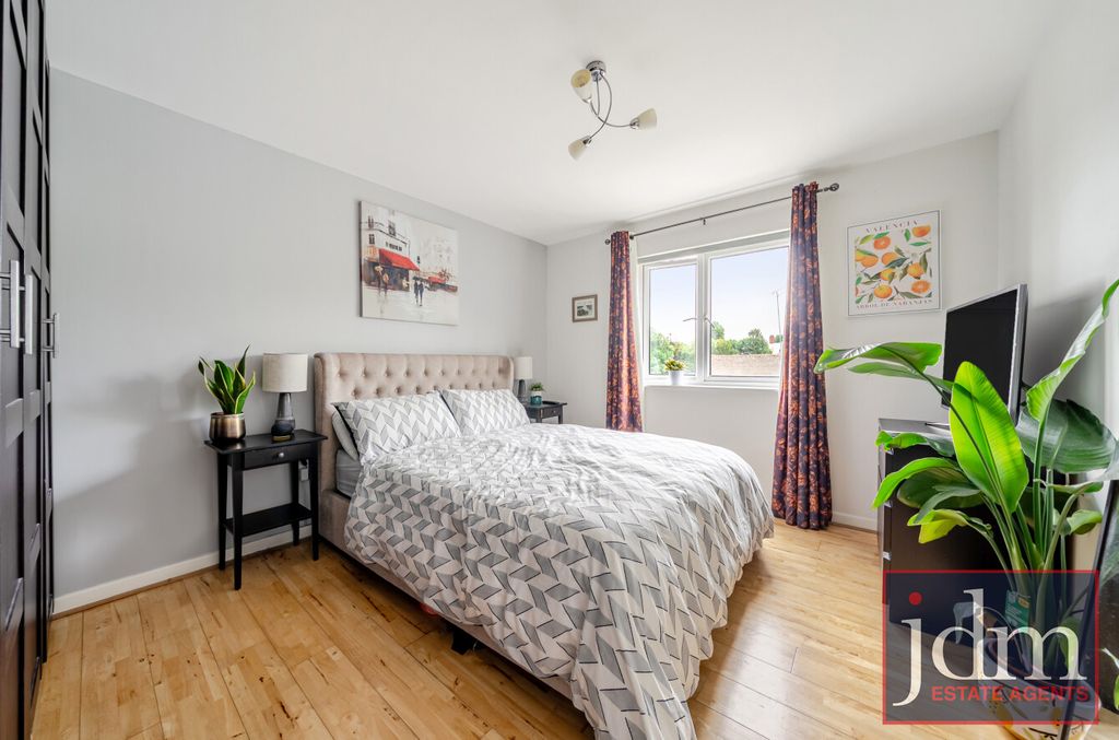 Property photo 3 of 10 8De36Ff2-c4E5-4Bb...