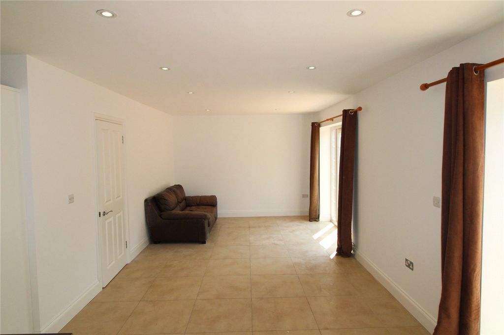 Property photo 1 of 16 Picture No. 02