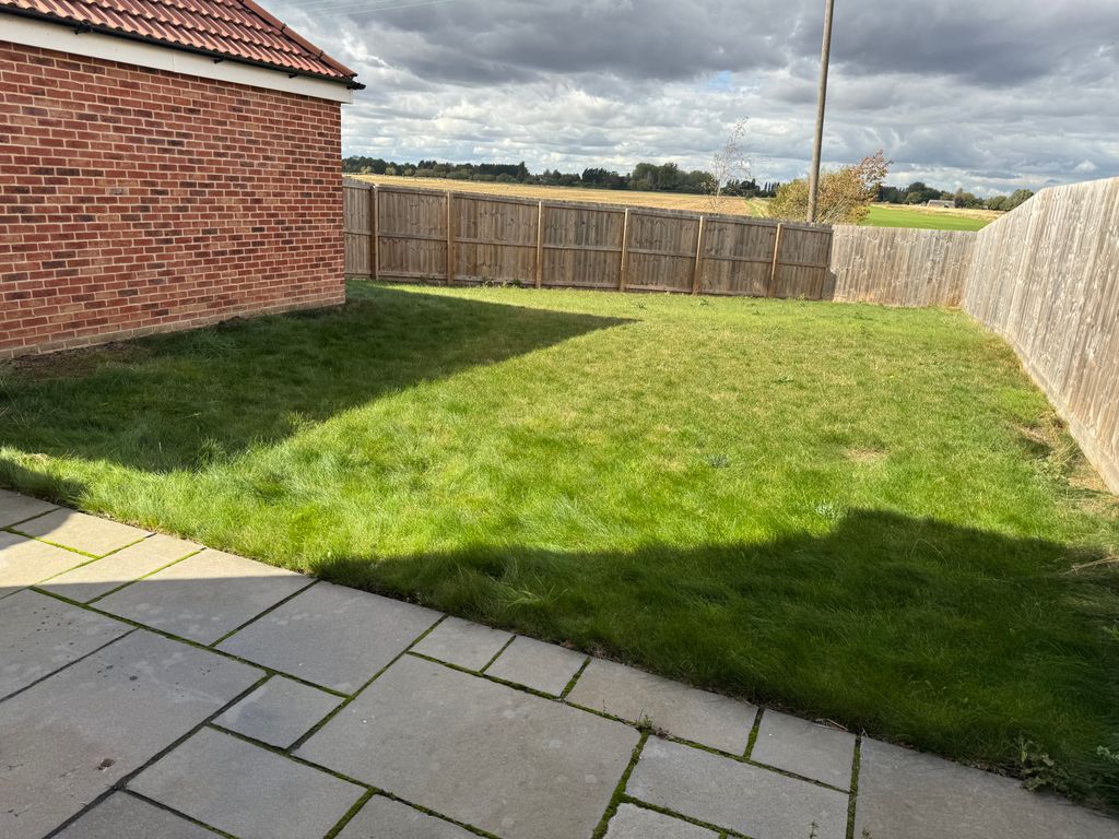 Property photo 3 of 11 Garden