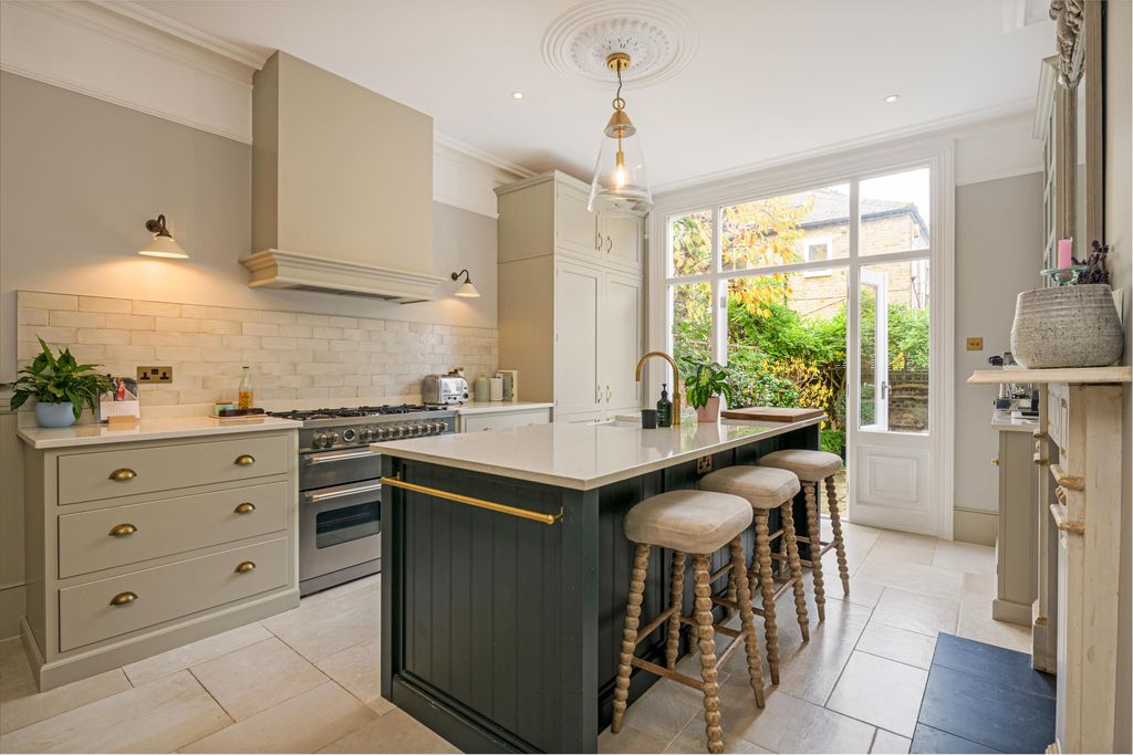 Property photo 2 of 22 Image