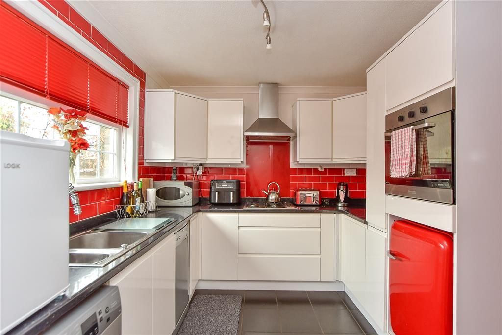 Property photo 2 of 14 Kitchen