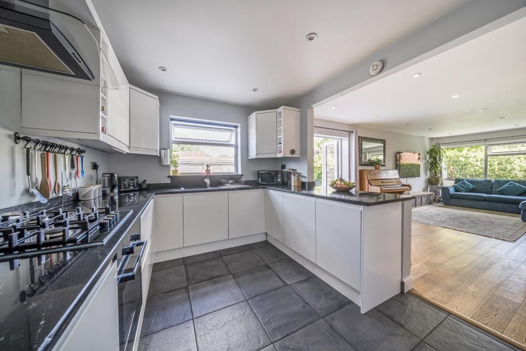 Property photo 2 of 21 Kitchen