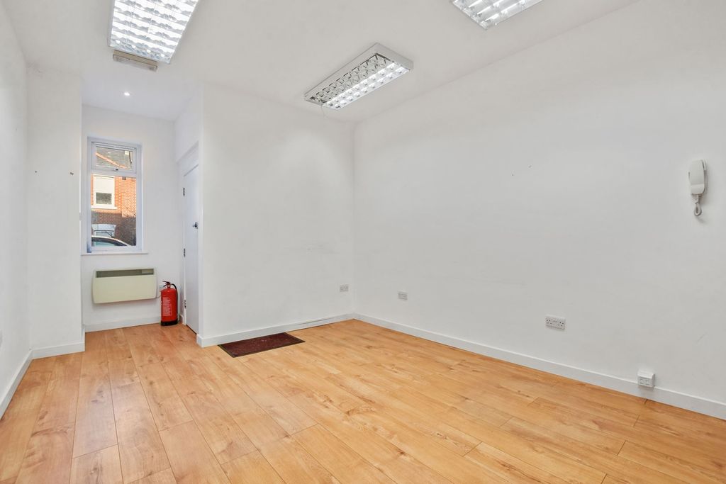 Property photo 3 of 6 04-5149Gcdan - Office 1A Bedford Road - Office 2 -