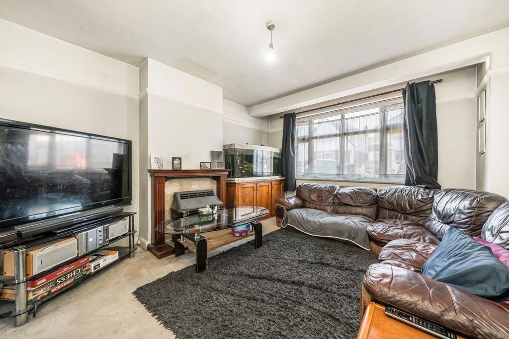 Property photo 2 of 8