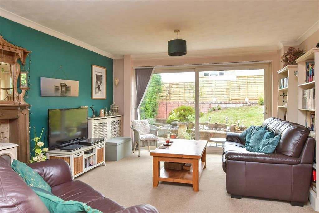 Property photo 3 of 11 Lounge