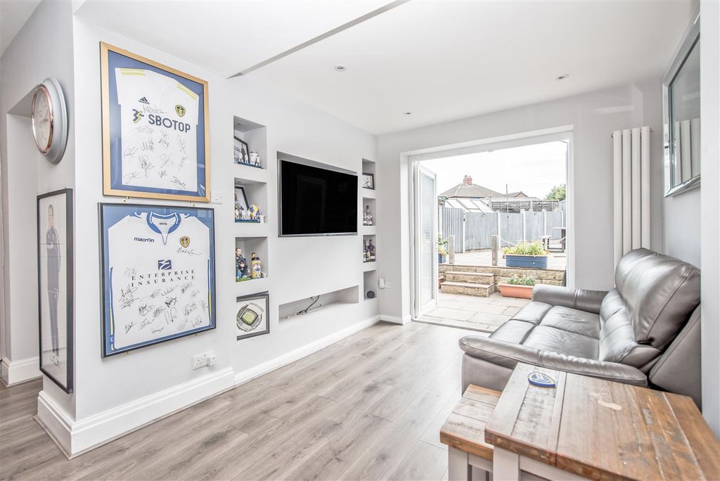 Property photo 3 of 29 Open Plan Fitted Dining Kitchen: