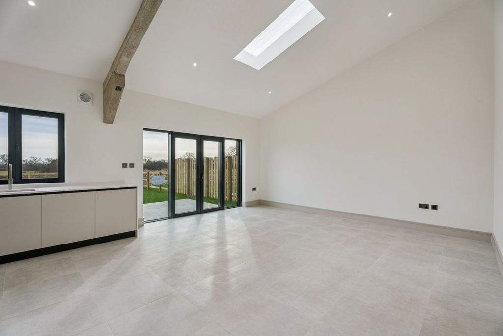 Property photo 3 of 7 Open Plan Space
