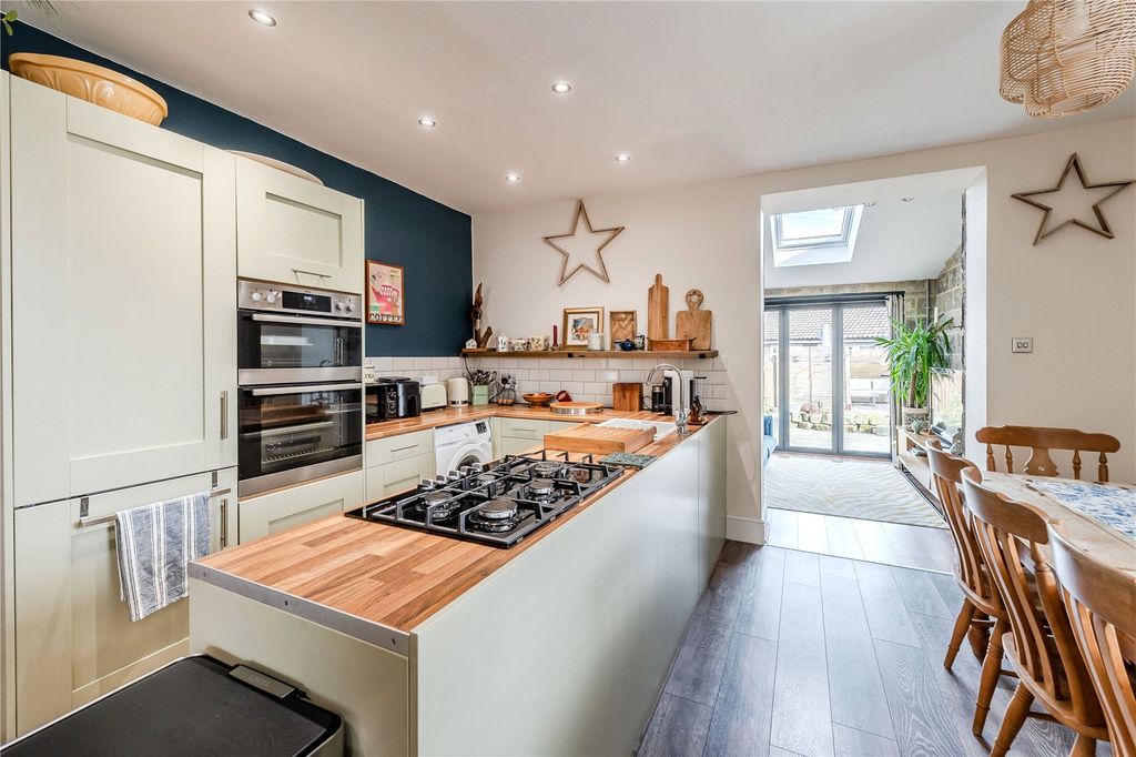 Property photo 3 of 18 Dining Kitchen