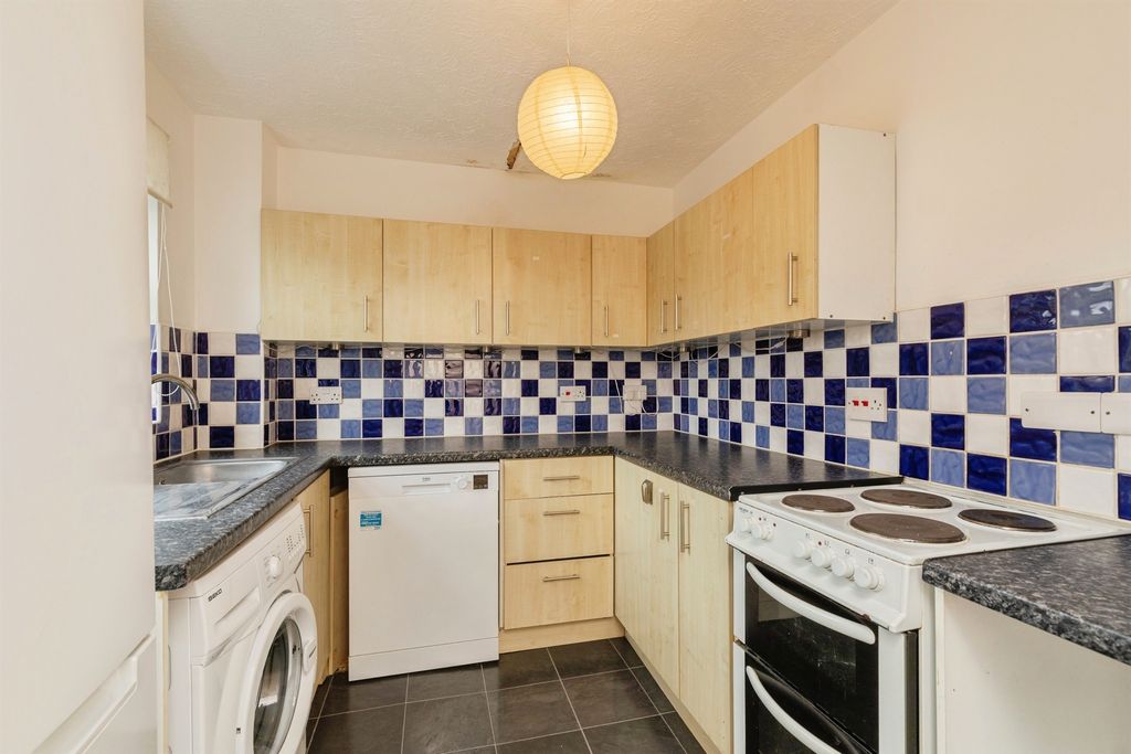 Property photo 2 of 18