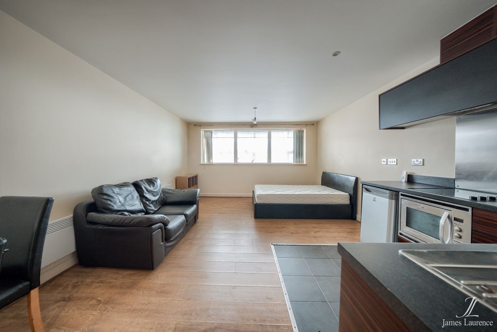 Property photo 1 of 6 Xt5A1307-Hdr(3)