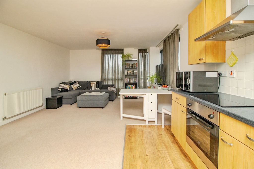 Property photo 2 of 17