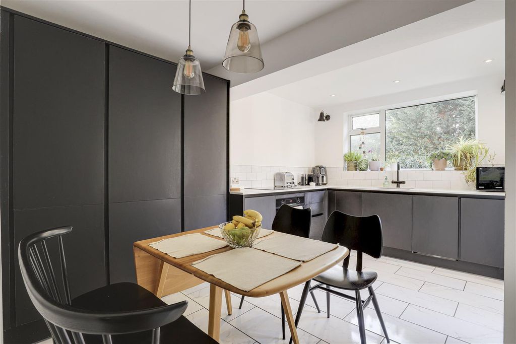 Property photo 3 of 16 F5Rwevokpum-T6Ue7Velzg Copy.Jpg