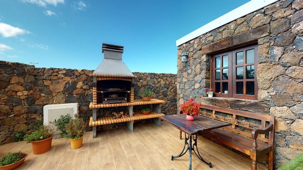 Property photo 3 of 10 <Caption/>