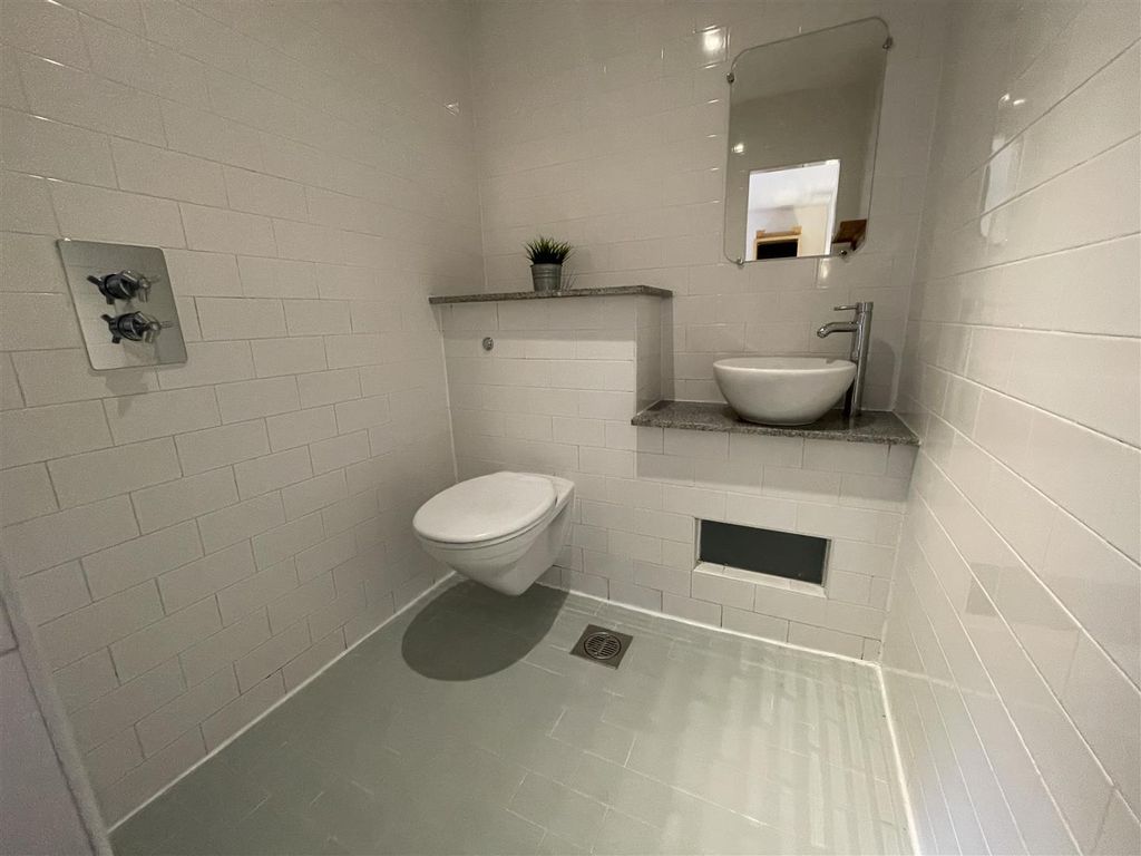 Property photo 3 of 16 En-Suite 3.Jpeg