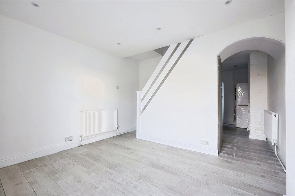 Property photo 3 of 18 Picture No. 07