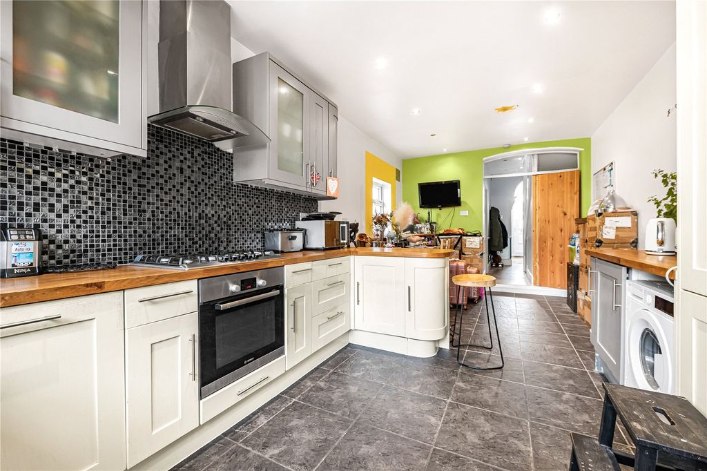 Property photo 3 of 17 Kitchen