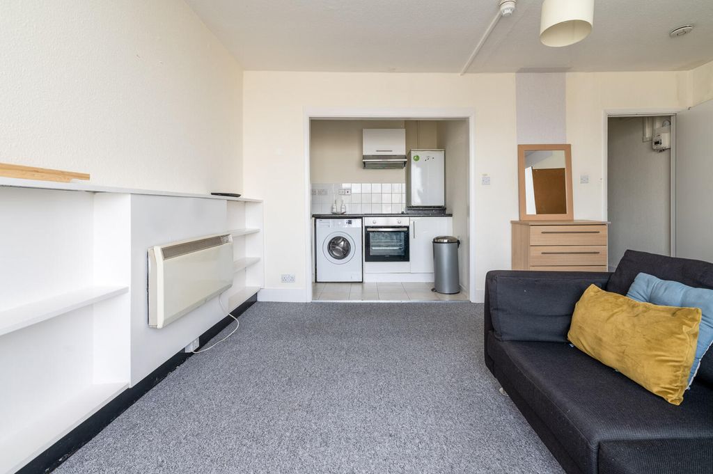 Property photo 3 of 10 Pem-19, 19, 4 Pembridge Villas, W11-3.Jpg