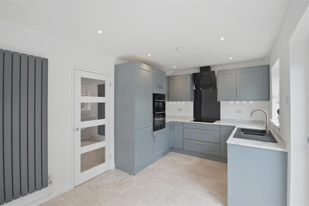 Property photo 2 of 16 Kitchen