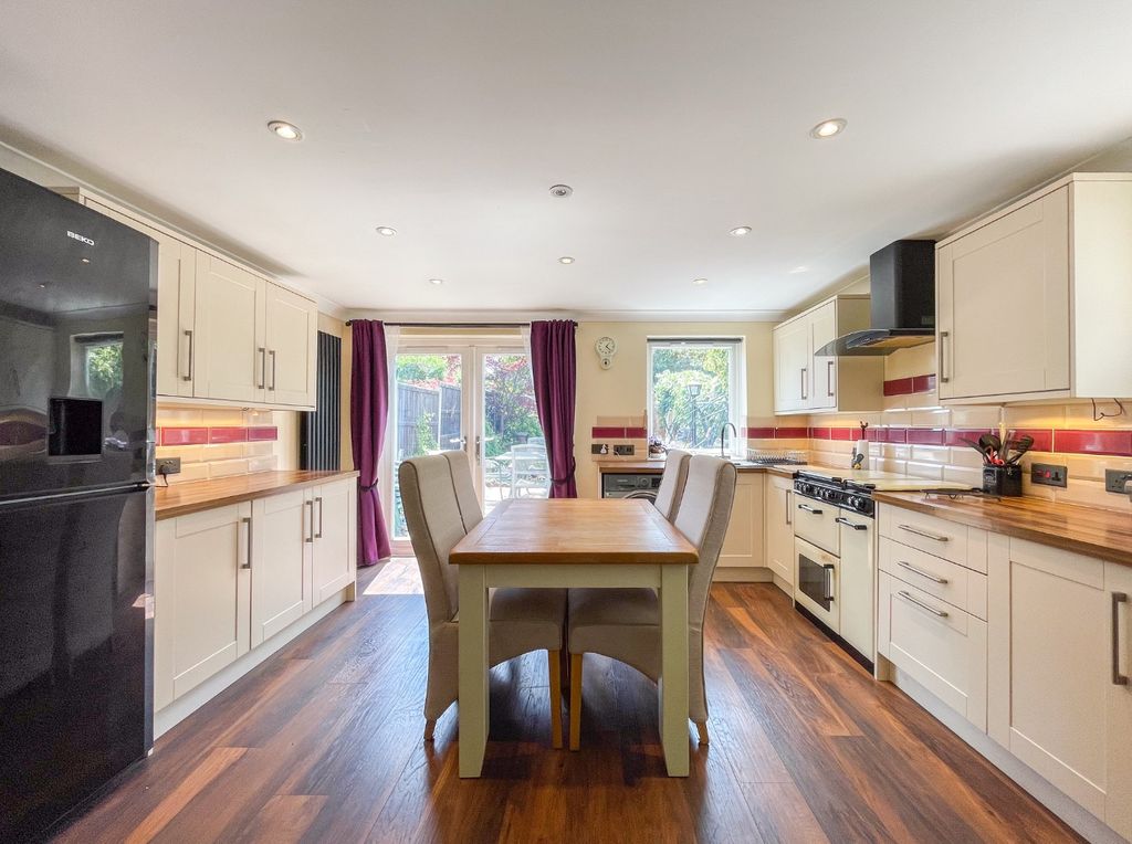Property photo 3 of 20 3992036