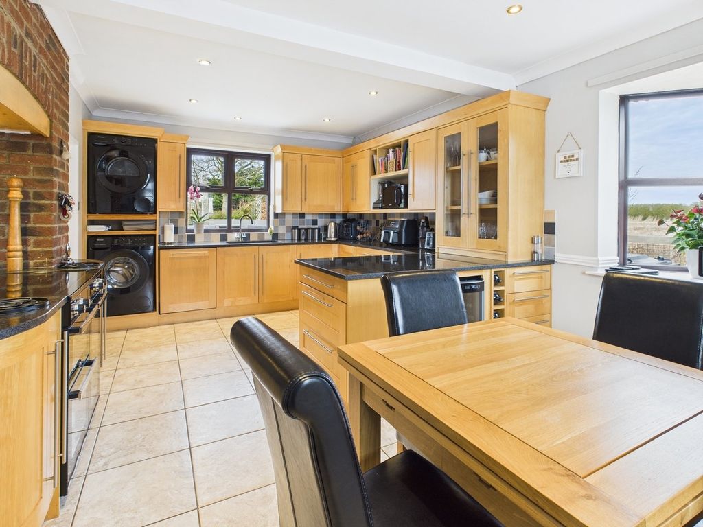 Property photo 3 of 23