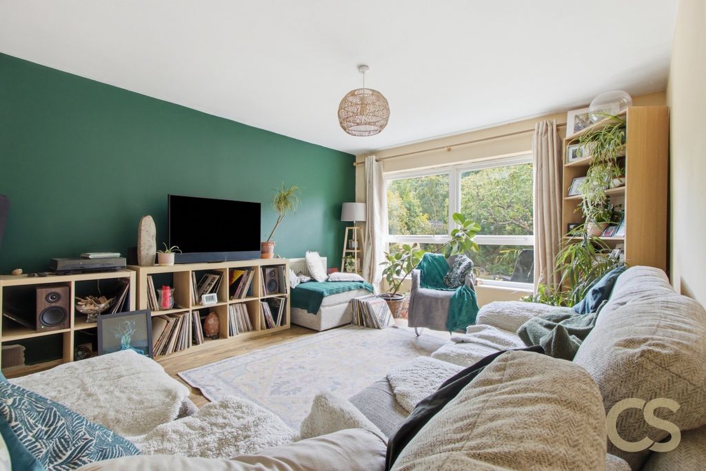 Property photo 3 of 15 5231555
