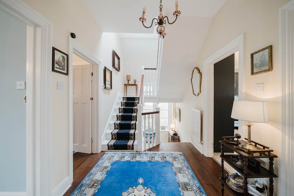 Property photo 2 of 22