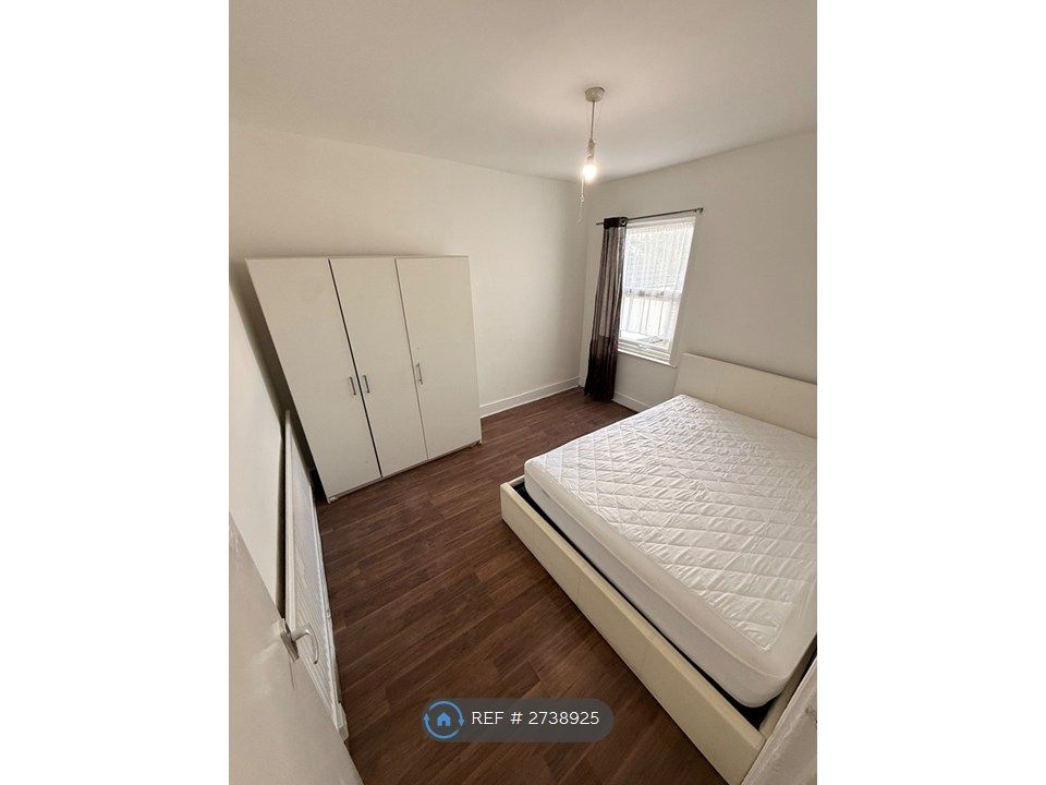 Property photo 2 of 11 Master Bedroom