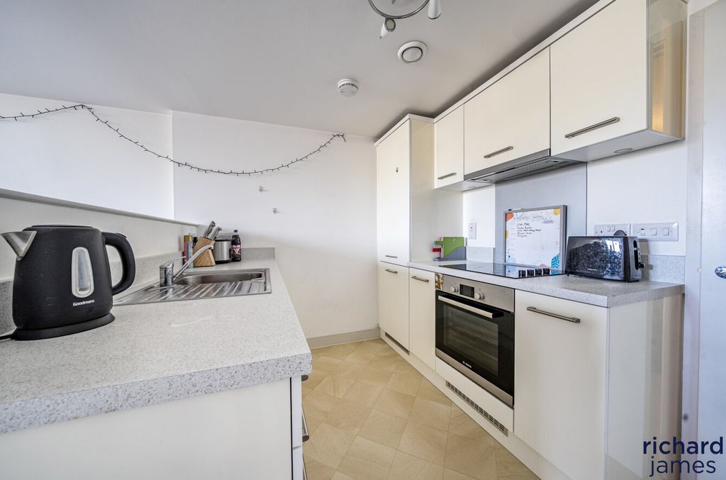 Property photo 2 of 13 ce22Bf349c614F979E8211F4cc41B3A8