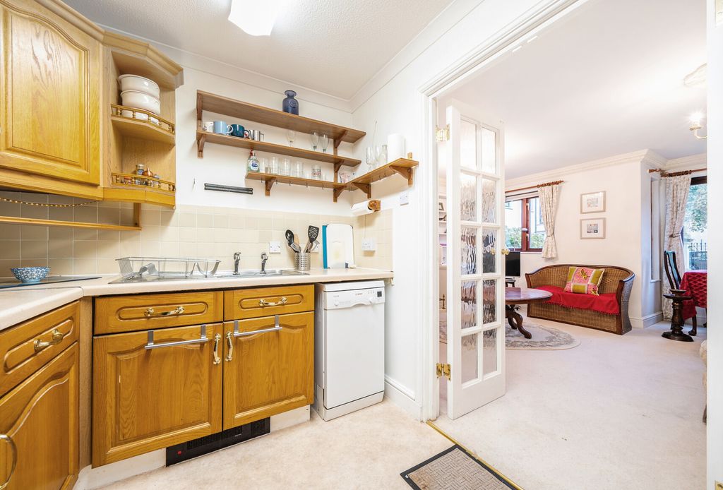 Property photo 3 of 11 Kitchen