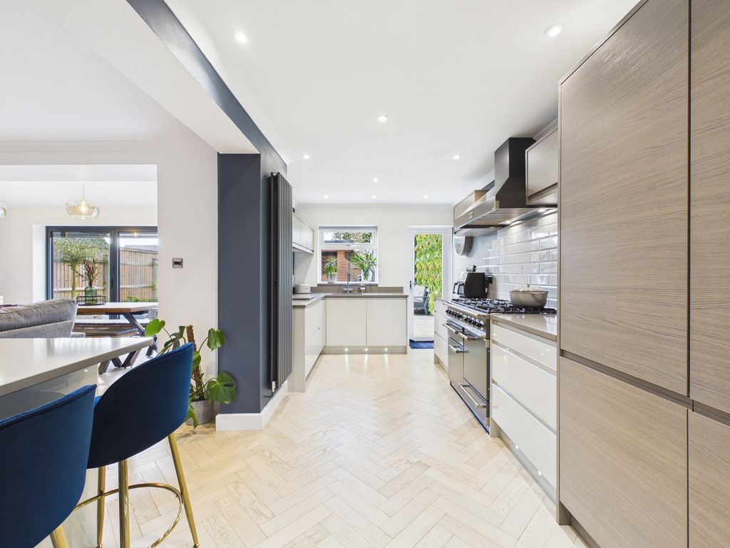 Property photo 3 of 30 Kitchen