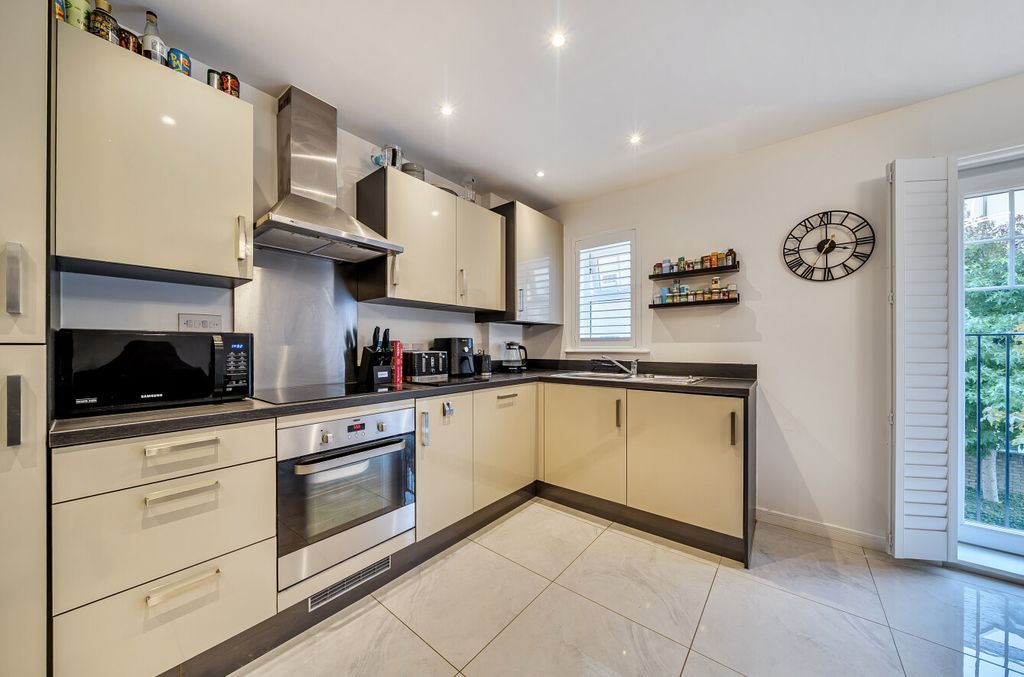 Property photo 3 of 11 1359513-11-68d6A7...