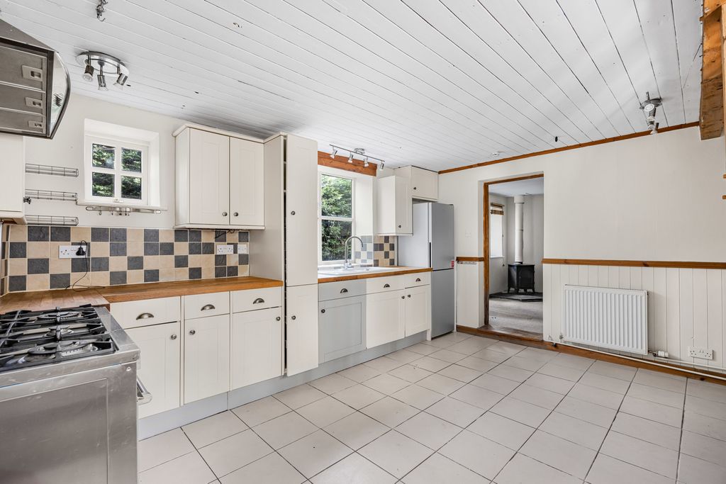 Property photo 2 of 12 Kitchen