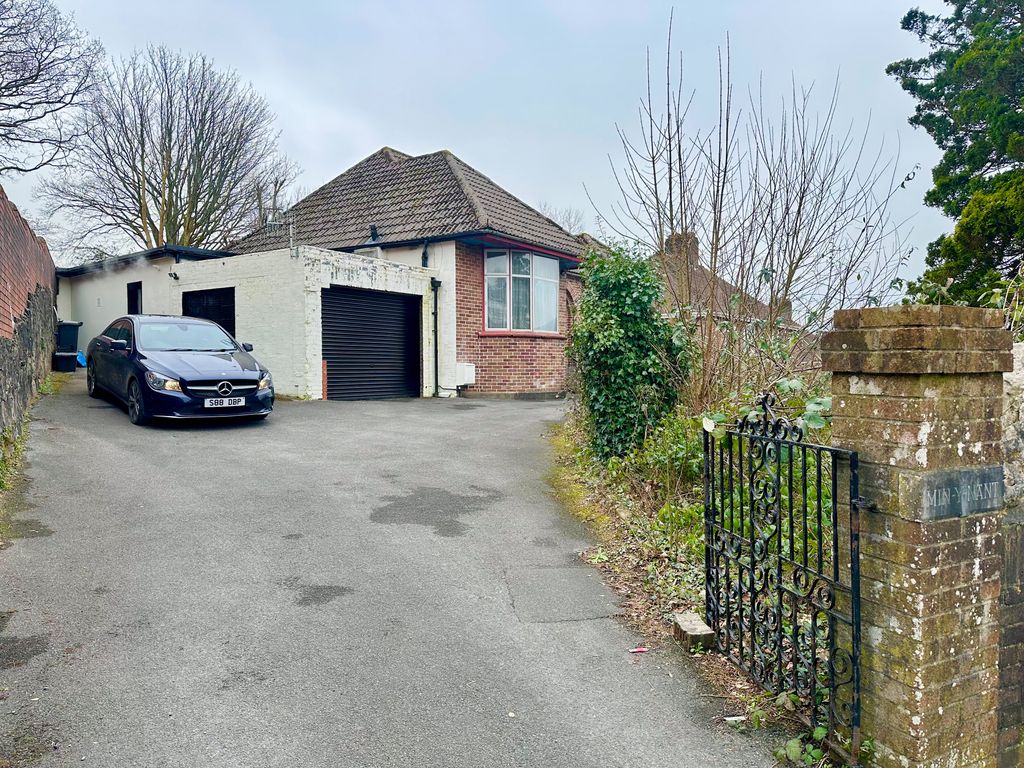 Property photo 2 of 8