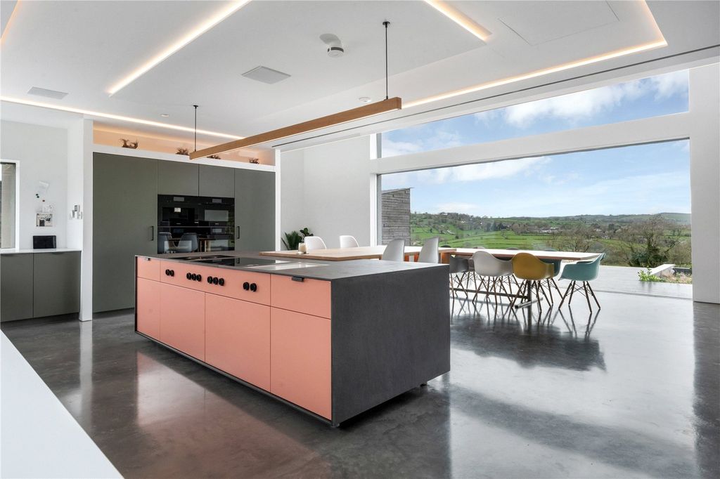 Property photo 2 of 34 Kitchen/Dining