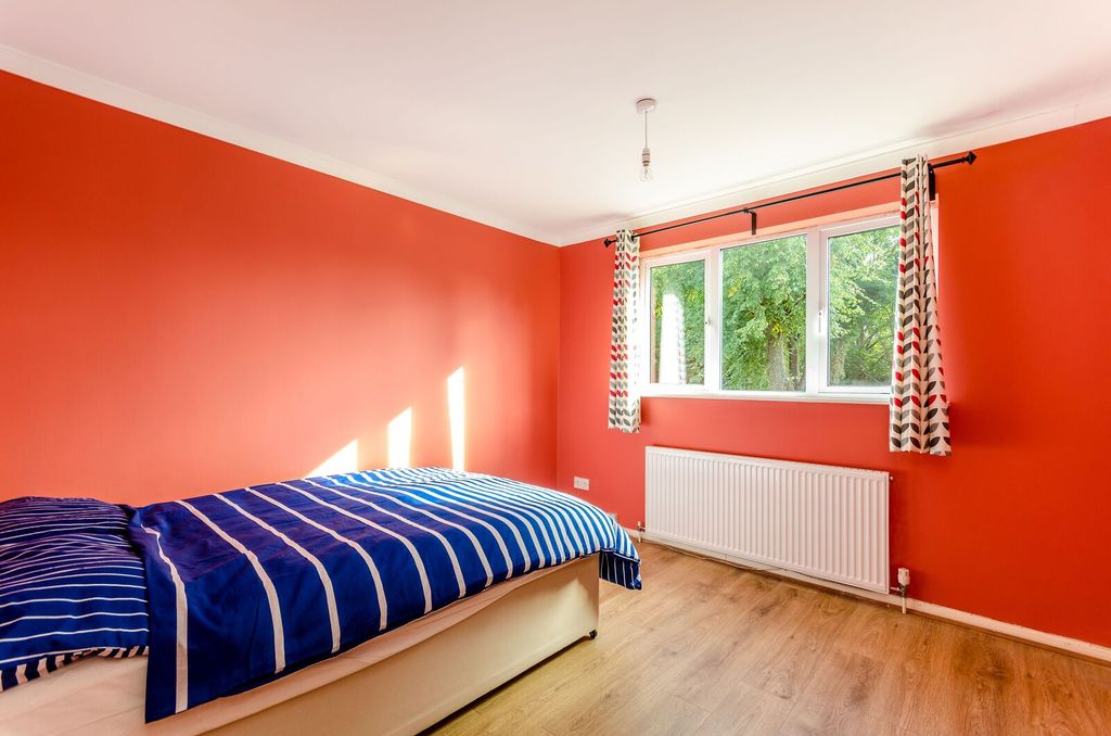 2 bed flat for salePalace Grove, Bromley North, Bromley BR1 photo 5
