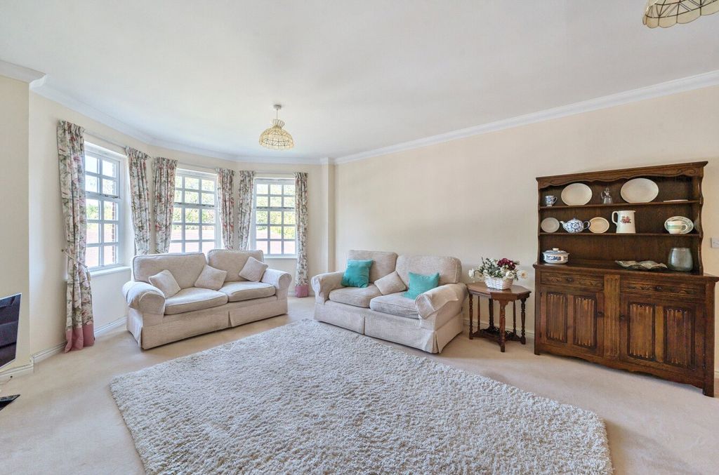 Property photo 2 of 10 Sitting Room